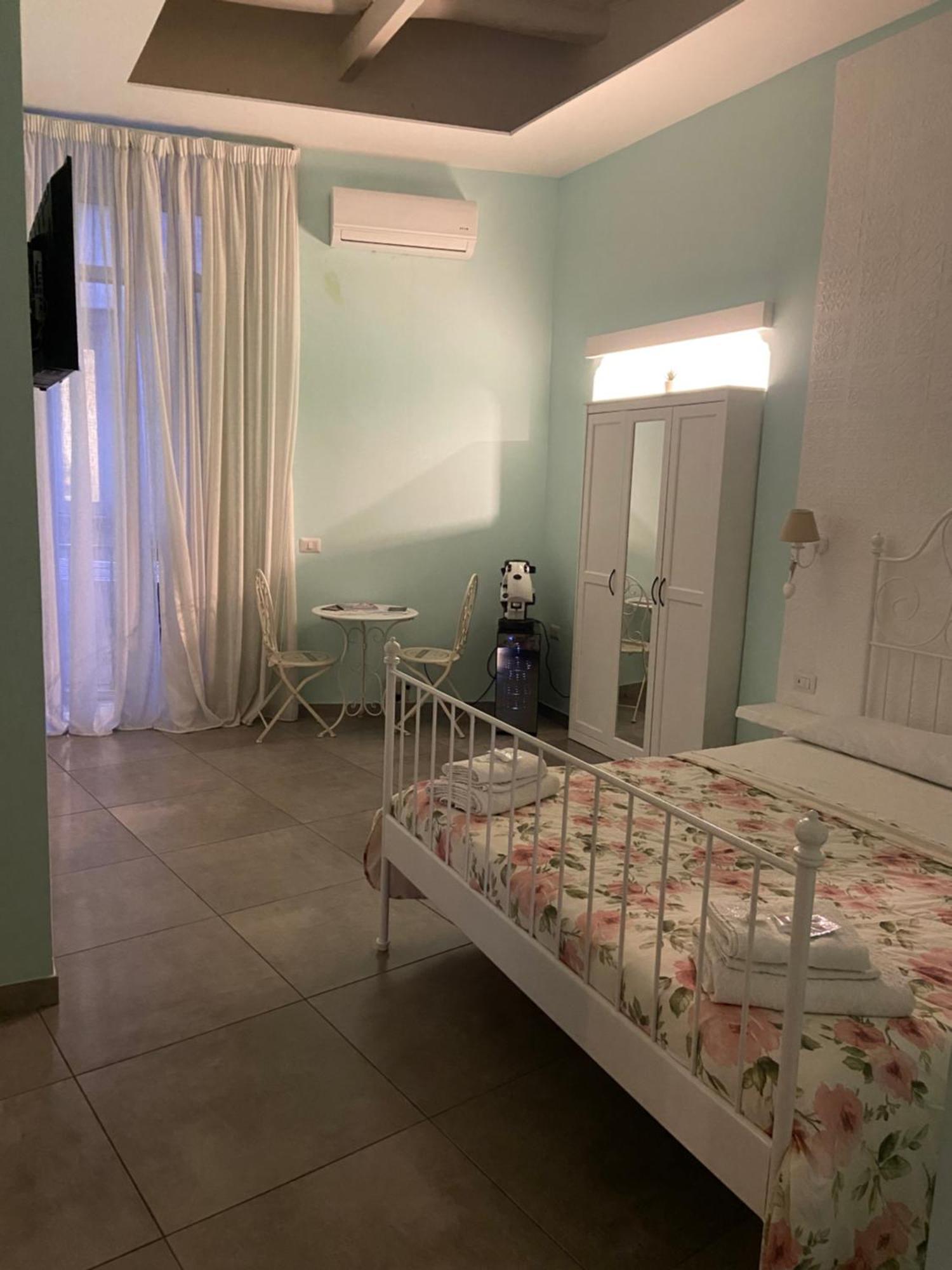 Beb La Gemma Bed & Breakfast Naples Exterior photo