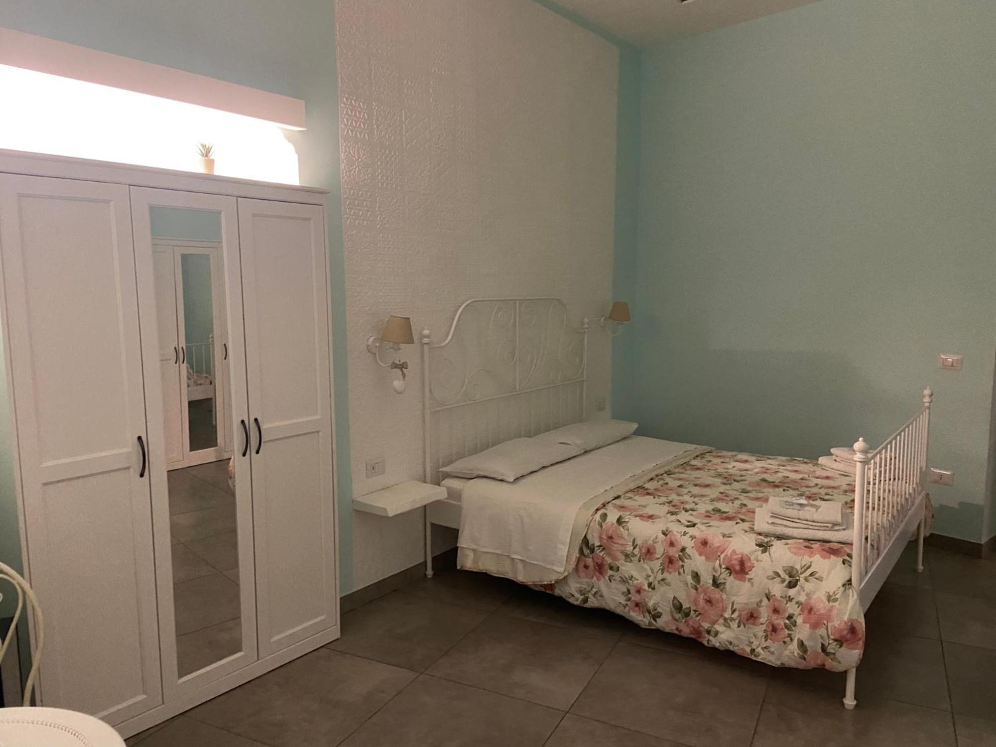 Beb La Gemma Bed & Breakfast Naples Exterior photo