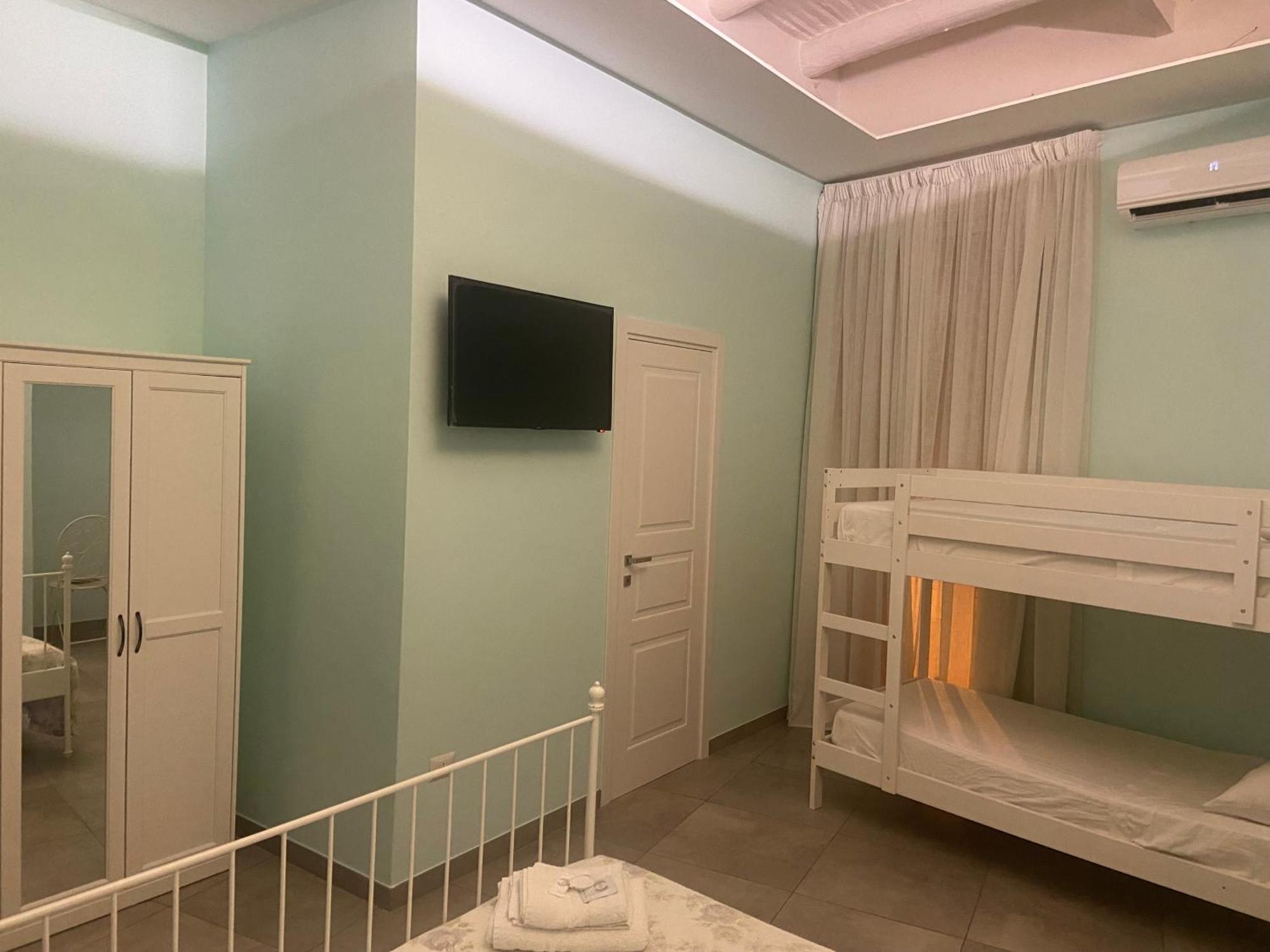 Beb La Gemma Bed & Breakfast Naples Exterior photo